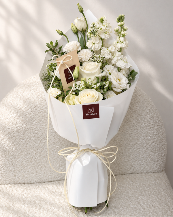 Liss Petit - Ramo de Rosas y Lisianthus