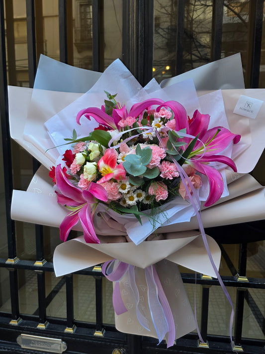 Bouquet de Lirios y flores de estación