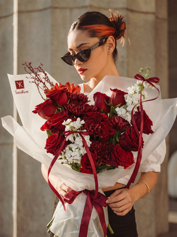 Scarlet — Ramo de Rosas Rojas y Flores Mixtas