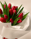 Ramo de 12 tulipanes YomiKoe con envoltorio boutique