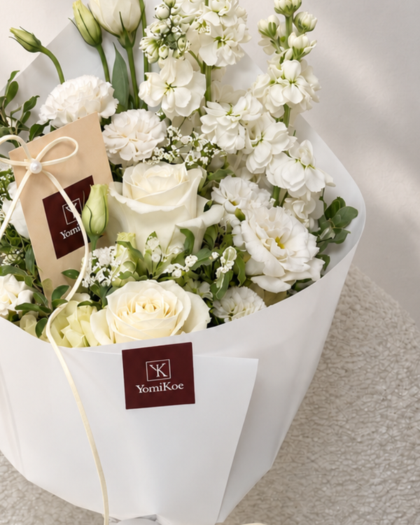 Liss Petit - Ramo de Rosas y Lisianthus