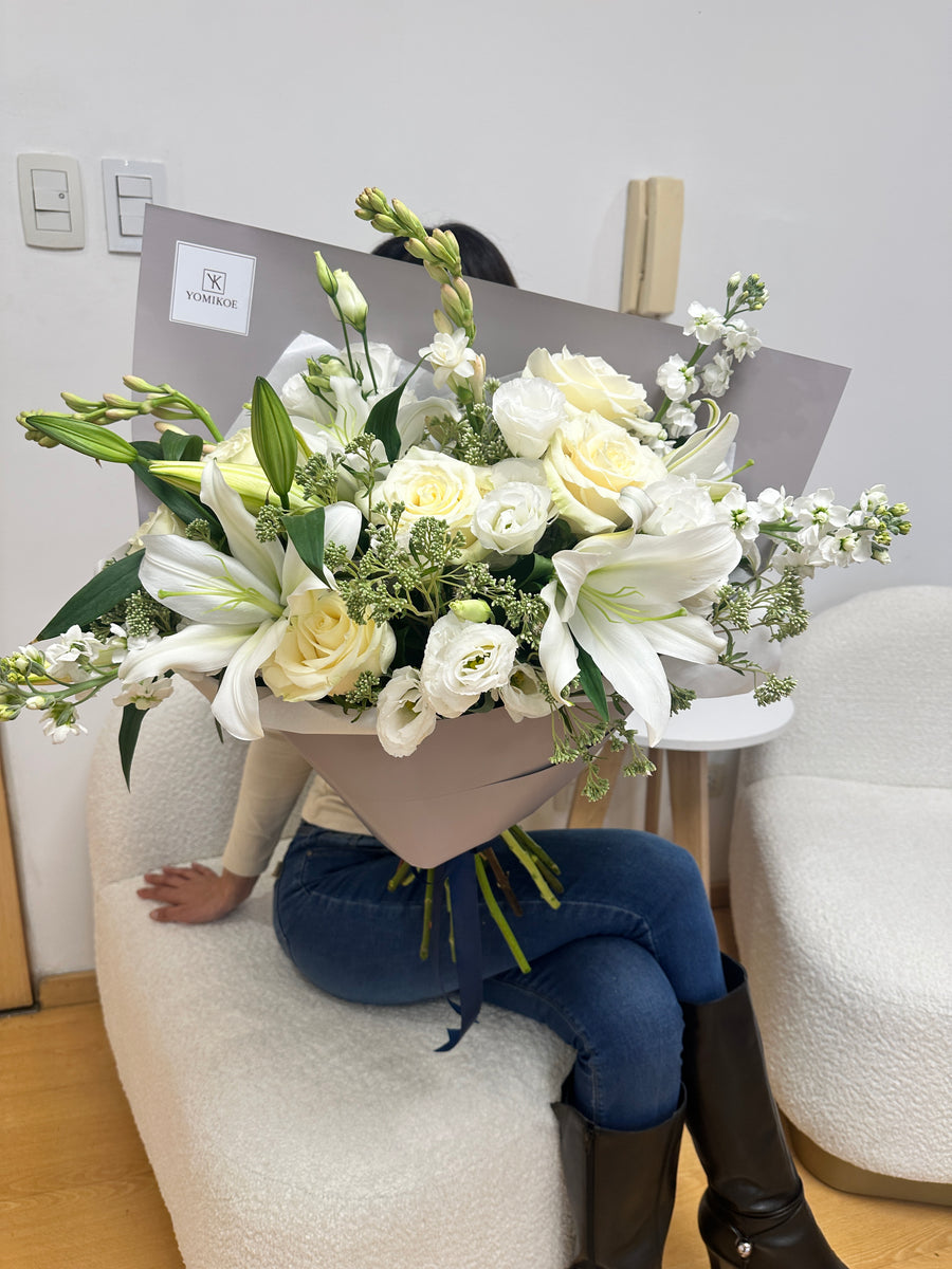 Perle Lilium — Ramo Grande de Lirios y Rosas Blancas