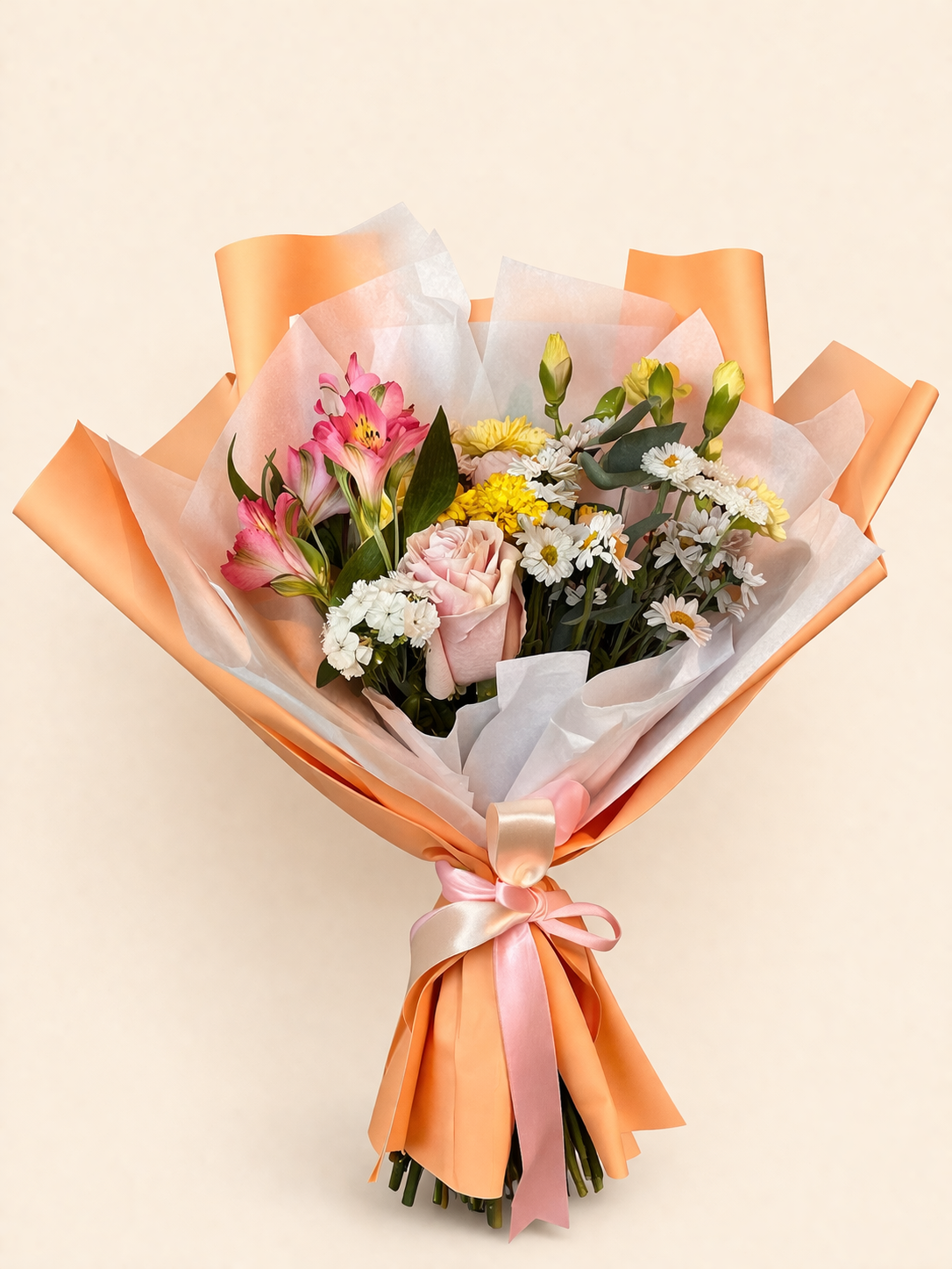 Ramo de rosas y flores de estación chico